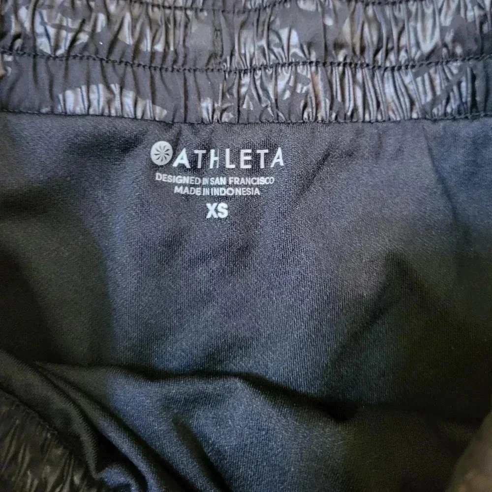 Athleta Racer Run Palm Print Black Active Wear Shorts(XS) - Picture 9 of 11